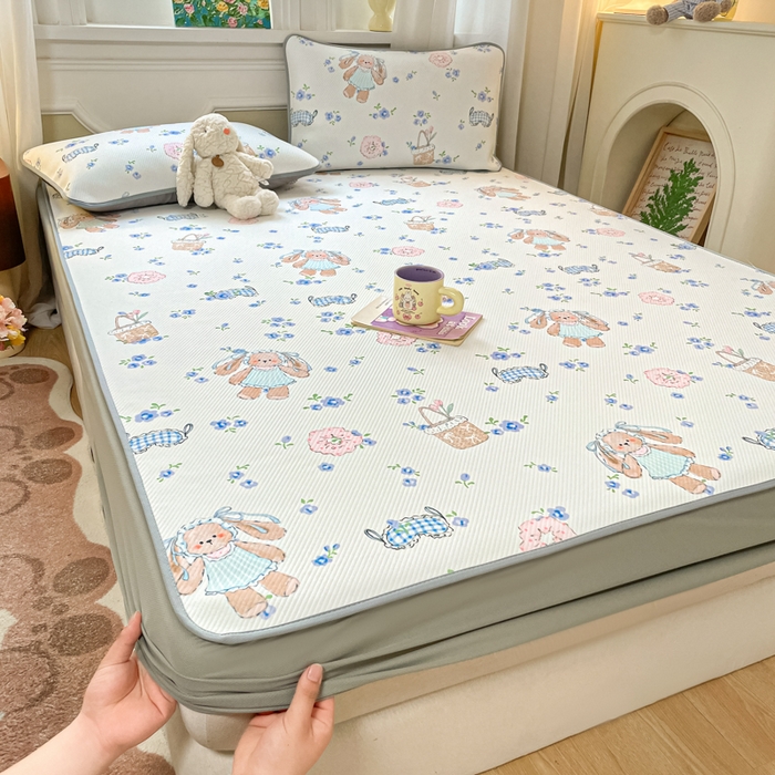 91家纺网 家纺一手货源 找家纺 女子家纺 2026新款斜纹凉感豆豆床笠款 床笠-花筐奶兔