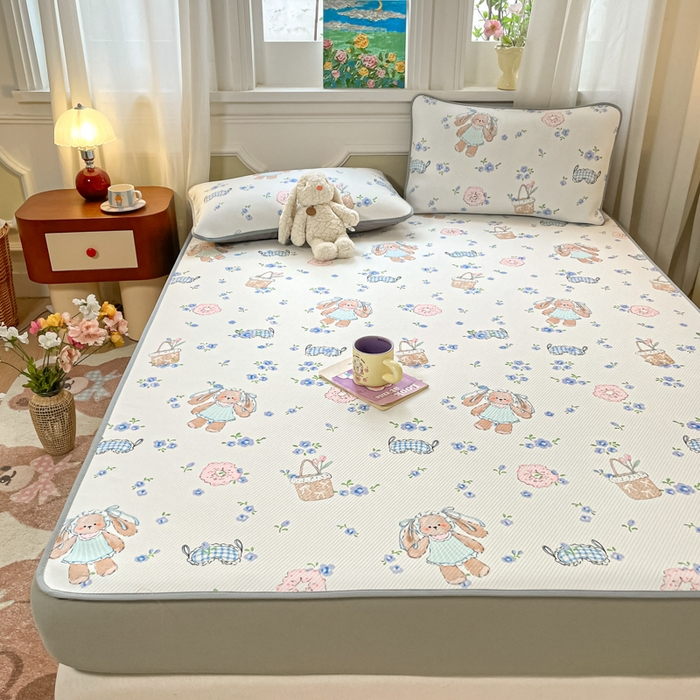 91家纺网 家纺一手货源 找家纺 女子家纺 2026新款斜纹凉感豆豆床笠款 床笠-花筐奶兔