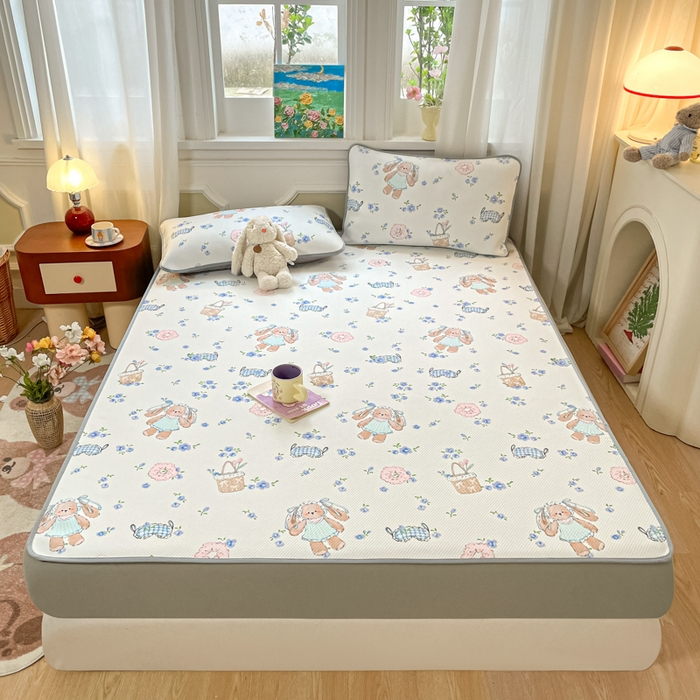 91家纺网 家纺一手货源 找家纺 女子家纺 2026新款斜纹凉感豆豆床笠款 床笠-花筐奶兔