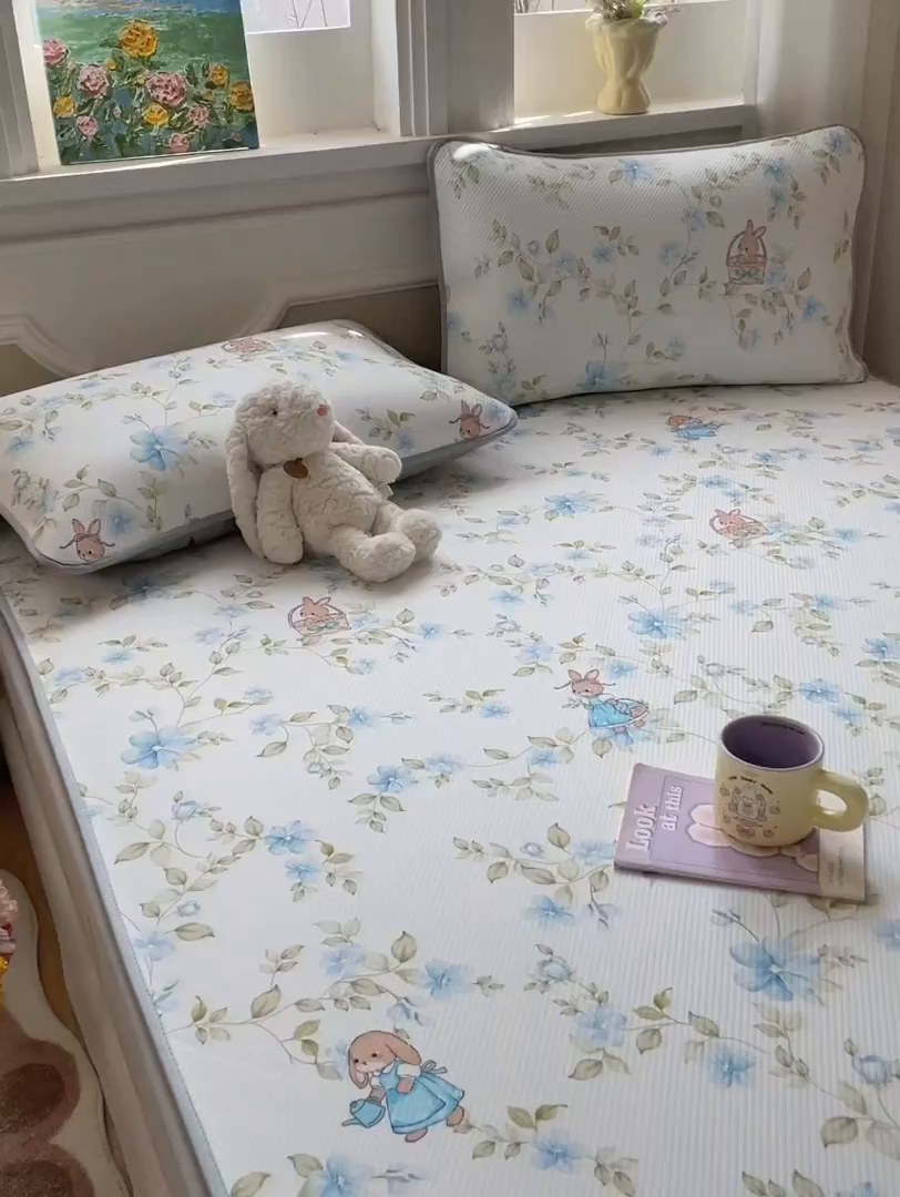 91家纺网 家纺一手货源 找家纺 女子家纺 2026新款斜纹凉感豆豆床笠款 床笠-浅夏花兔