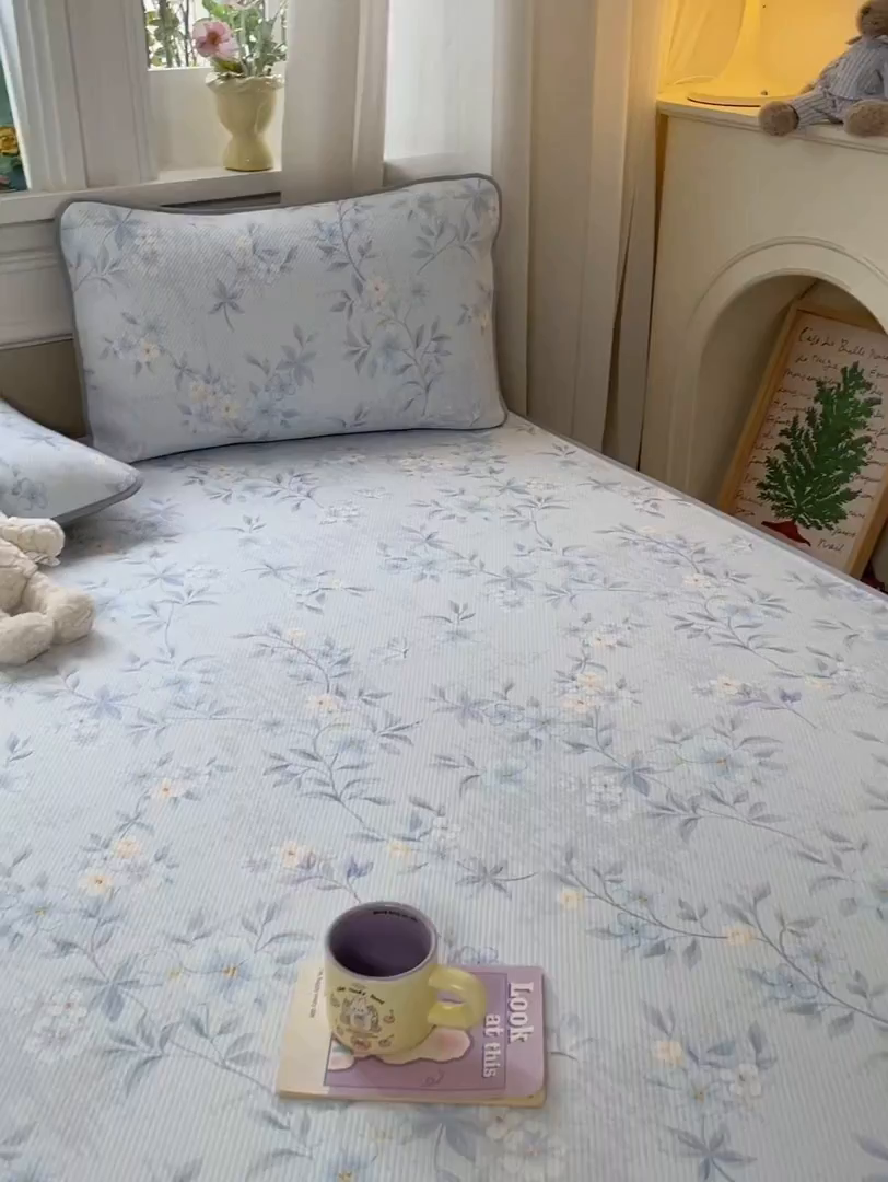 91家纺网 家纺一手货源 找家纺 女子家纺 2026新款斜纹凉感豆豆床笠款 床笠-蓝雾花枝