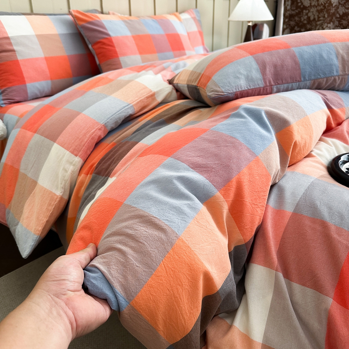 91家纺网 家纺一手货源 找家纺 女子家纺 2026新款全棉色织水洗棉简约四件套 蓝粉格