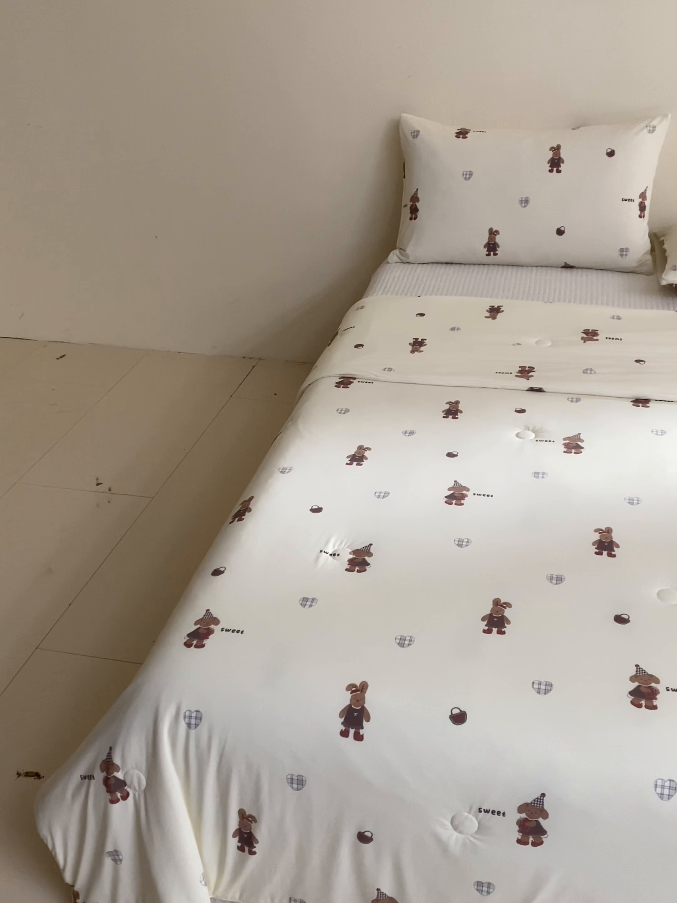 91家纺网 家纺一手货源 找家纺 一加一 2026新款A类凉感冰皮印花冰蚕被夏被夏凉被空调被 甜兔日记