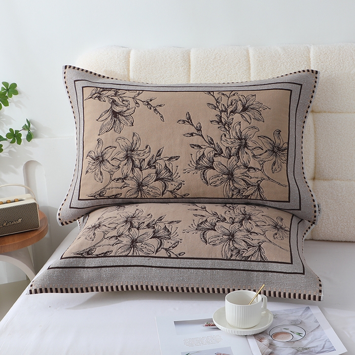 91家纺网 家纺一手货源 找家纺 娇兰毛巾 2026新款安心棉长效抗菌全棉a类加厚加双绑带防滑枕巾 花影觅踪