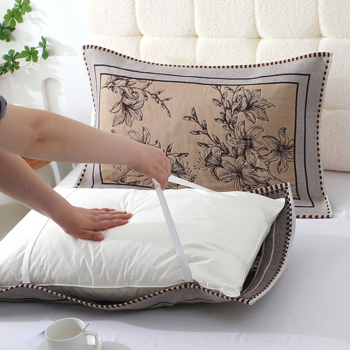 91家纺网 家纺一手货源 找家纺 娇兰毛巾 2026新款安心棉长效抗菌全棉a类加厚加双绑带防滑枕巾 花影觅踪