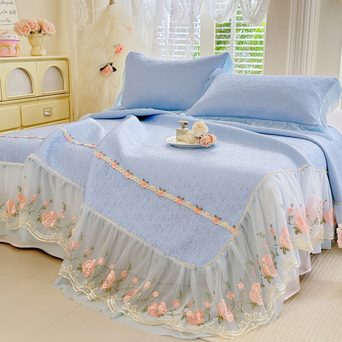 91家纺网 家纺一手货源 找家纺 苏米娜家纺SUMINA 2026春夏新款PE高分子双层蕾丝刺绣花边床裙款凉席三件套-伊莉莎系列 伊莉莎-兰屿