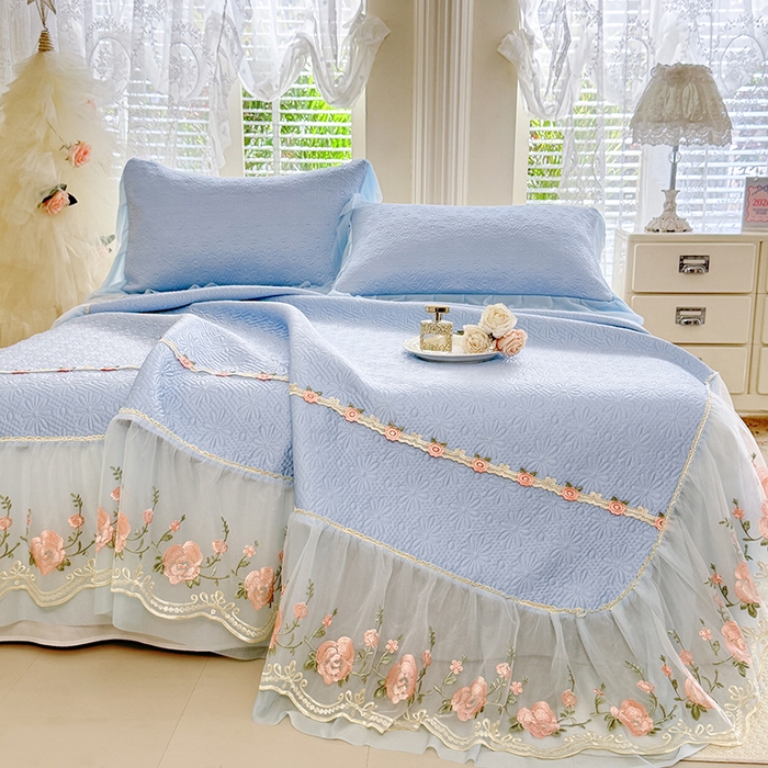 91家纺网 家纺一手货源 找家纺 苏米娜家纺SUMINA 2026春夏新款PE高分子双层蕾丝刺绣花边床裙款凉席三件套-伊莉莎系列 伊莉莎-兰屿