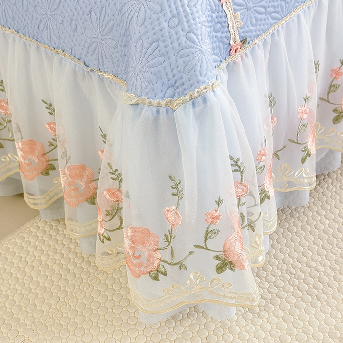 91家纺网 家纺一手货源 找家纺 苏米娜家纺SUMINA 2026春夏新款PE高分子双层蕾丝刺绣花边床裙款凉席三件套-伊莉莎系列 伊莉莎-兰屿