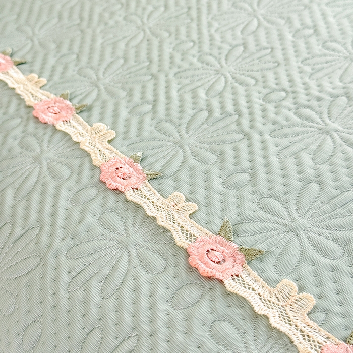 91家纺网 家纺一手货源 找家纺 苏米娜家纺SUMINA 2026春夏新款PE高分子双层蕾丝刺绣花边床裙款凉席三件套-伊莉莎系列 伊莉莎-清新绿