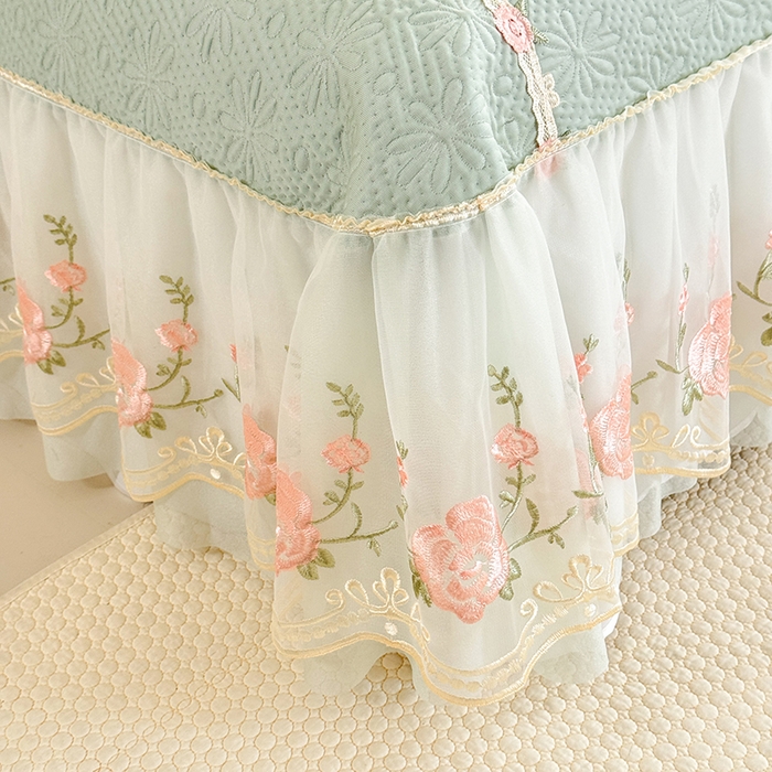 91家纺网 家纺一手货源 找家纺 苏米娜家纺SUMINA 2026春夏新款PE高分子双层蕾丝刺绣花边床裙款凉席三件套-伊莉莎系列 伊莉莎-清新绿