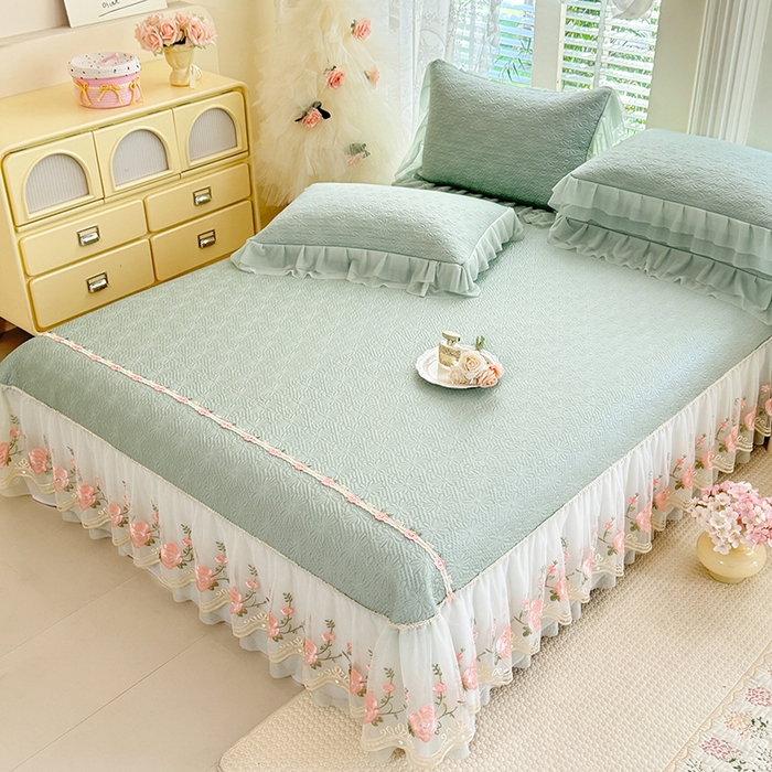 91家纺网 家纺一手货源 找家纺 苏米娜家纺SUMINA 2026春夏新款PE高分子双层蕾丝刺绣花边床裙款凉席三件套-伊莉莎系列 伊莉莎-清新绿