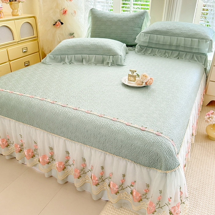 91家纺网 家纺一手货源 找家纺 苏米娜家纺SUMINA 2026春夏新款PE高分子双层蕾丝刺绣花边床裙款凉席三件套-伊莉莎系列 伊莉莎-清新绿