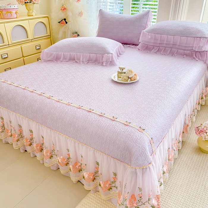 91家纺网 家纺一手货源 找家纺 苏米娜家纺SUMINA 2026春夏新款PE高分子双层蕾丝刺绣花边床裙款凉席三件套-伊莉莎系列 伊莉莎-星云紫