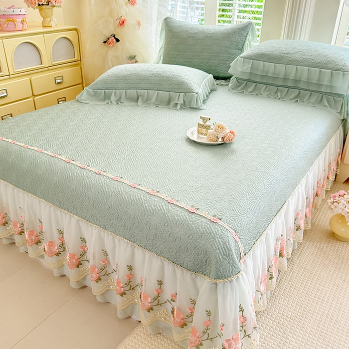 91家纺网 家纺一手货源 找家纺 苏米娜家纺SUMINA 2026春夏新款PE高分子双层蕾丝刺绣花边床裙款凉席三件套-伊莉莎系列 伊莉莎-清新绿