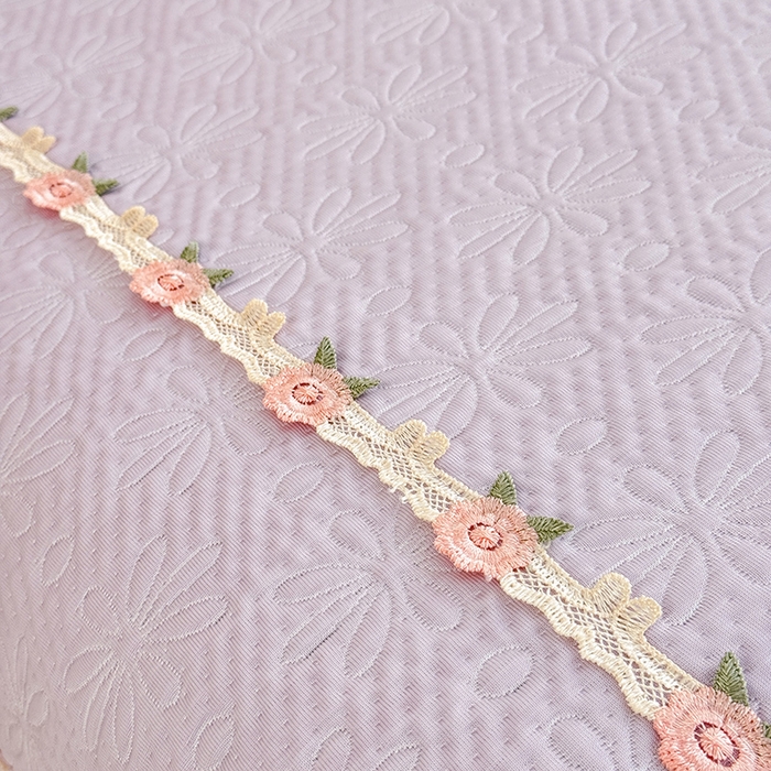 91家纺网 家纺一手货源 找家纺 苏米娜家纺SUMINA 2026春夏新款PE高分子双层蕾丝刺绣花边床裙款凉席三件套-伊莉莎系列 伊莉莎-星云紫