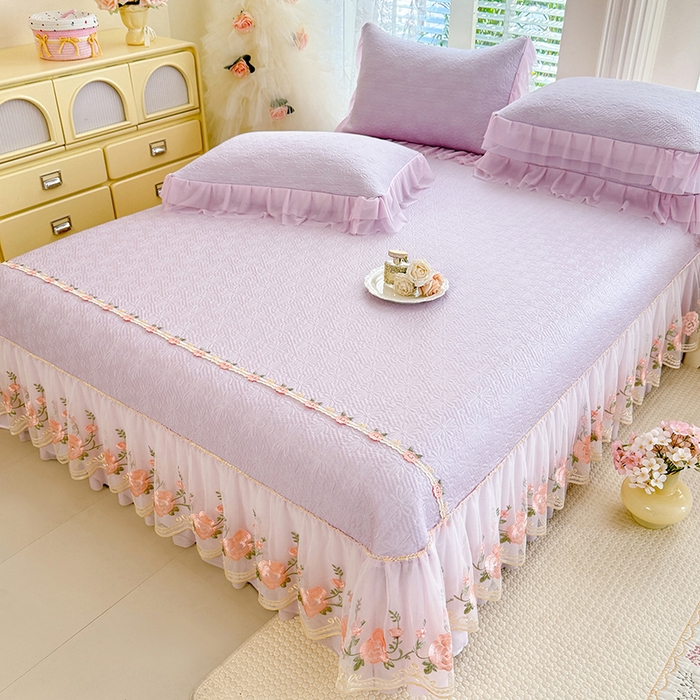 91家纺网 家纺一手货源 找家纺 苏米娜家纺SUMINA 2026春夏新款PE高分子双层蕾丝刺绣花边床裙款凉席三件套-伊莉莎系列 伊莉莎-星云紫