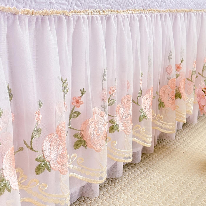 91家纺网 家纺一手货源 找家纺 苏米娜家纺SUMINA 2026春夏新款PE高分子双层蕾丝刺绣花边床裙款凉席三件套-伊莉莎系列 伊莉莎-星云紫