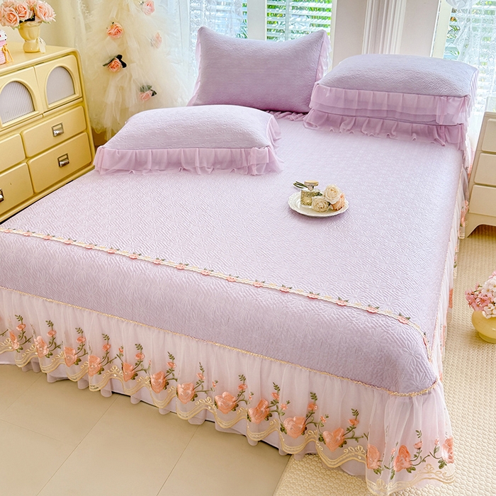 91家纺网 家纺一手货源 找家纺 苏米娜家纺SUMINA 2026春夏新款PE高分子双层蕾丝刺绣花边床裙款凉席三件套-伊莉莎系列 伊莉莎-星云紫