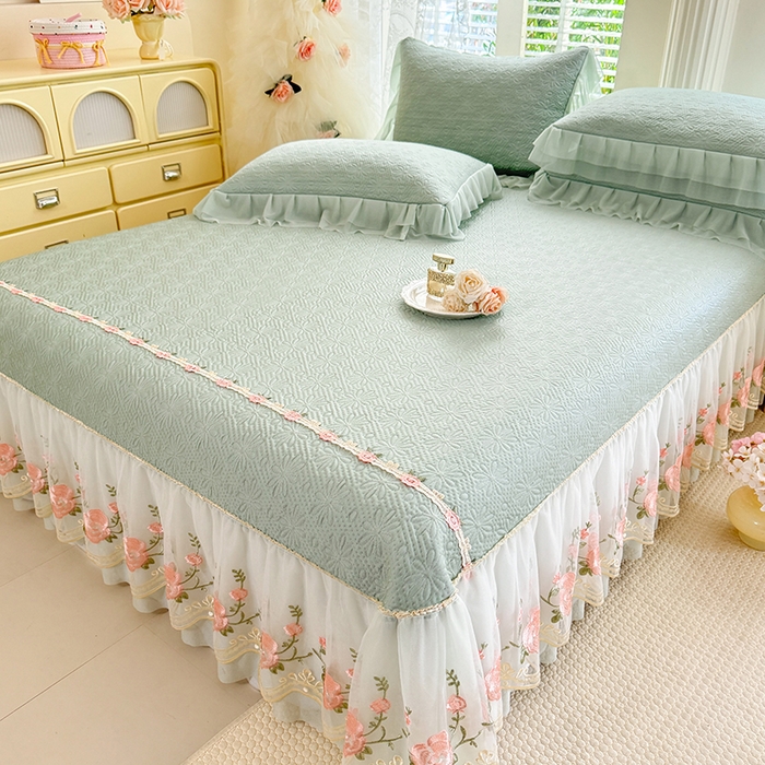 91家纺网 家纺一手货源 找家纺 苏米娜家纺SUMINA 2026春夏新款PE高分子双层蕾丝刺绣花边床裙款凉席三件套-伊莉莎系列 伊莉莎-清新绿