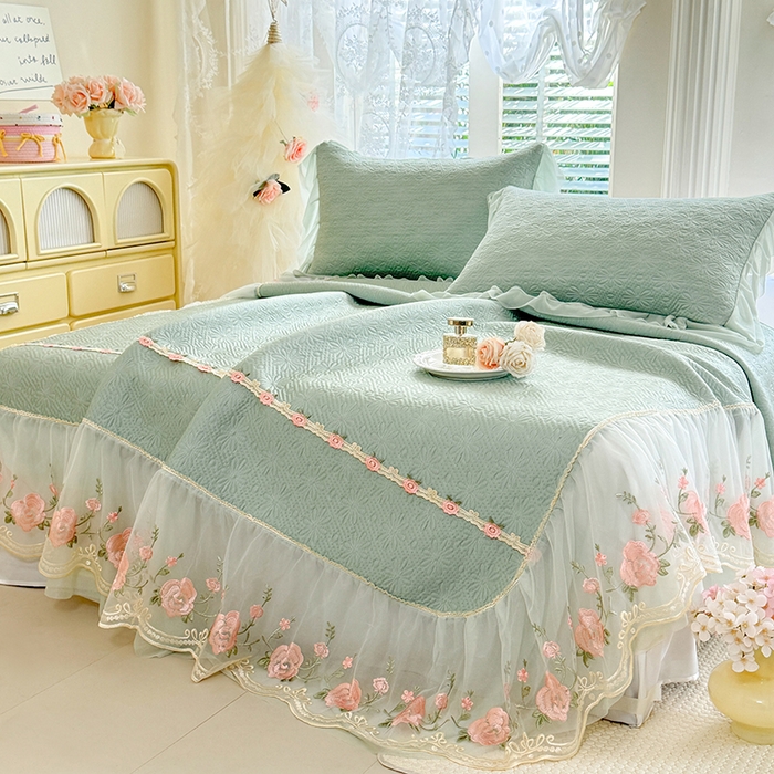 91家纺网 家纺一手货源 找家纺 苏米娜家纺SUMINA 2026春夏新款PE高分子双层蕾丝刺绣花边床裙款凉席三件套-伊莉莎系列 伊莉莎-清新绿