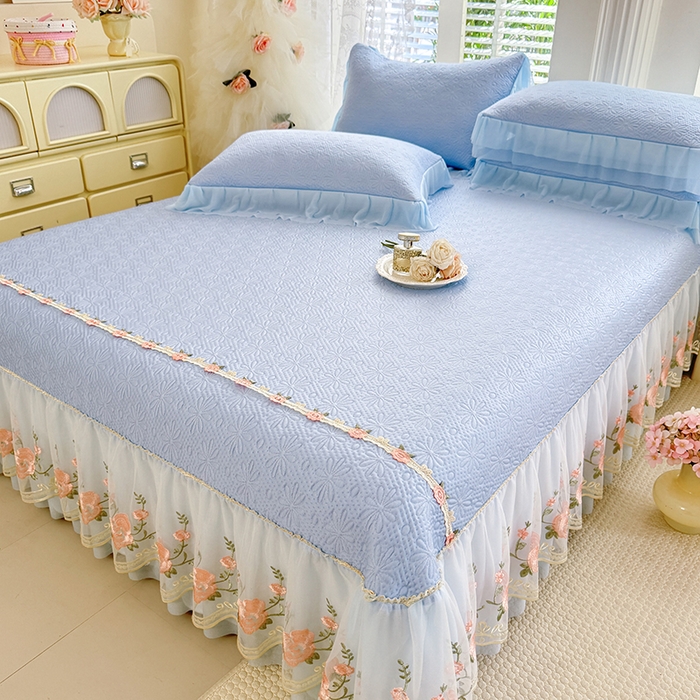 91家纺网 家纺一手货源 找家纺 苏米娜家纺SUMINA 2026春夏新款PE高分子双层蕾丝刺绣花边床裙款凉席三件套-伊莉莎系列 伊莉莎-兰屿