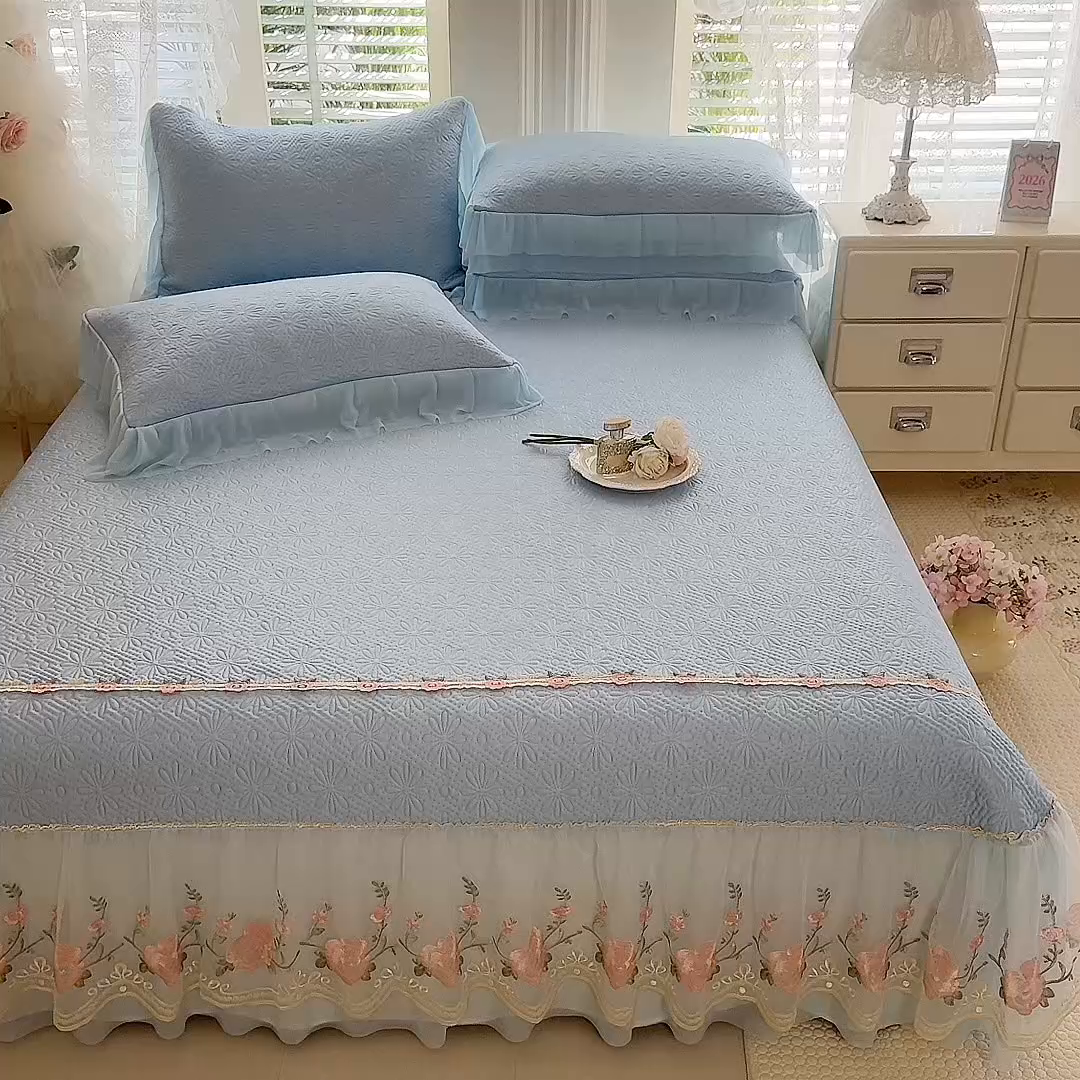 91家纺网 家纺一手货源 找家纺 苏米娜家纺SUMINA 2026春夏新款PE高分子双层蕾丝刺绣花边床裙款凉席三件套-伊莉莎系列 伊莉莎-兰屿