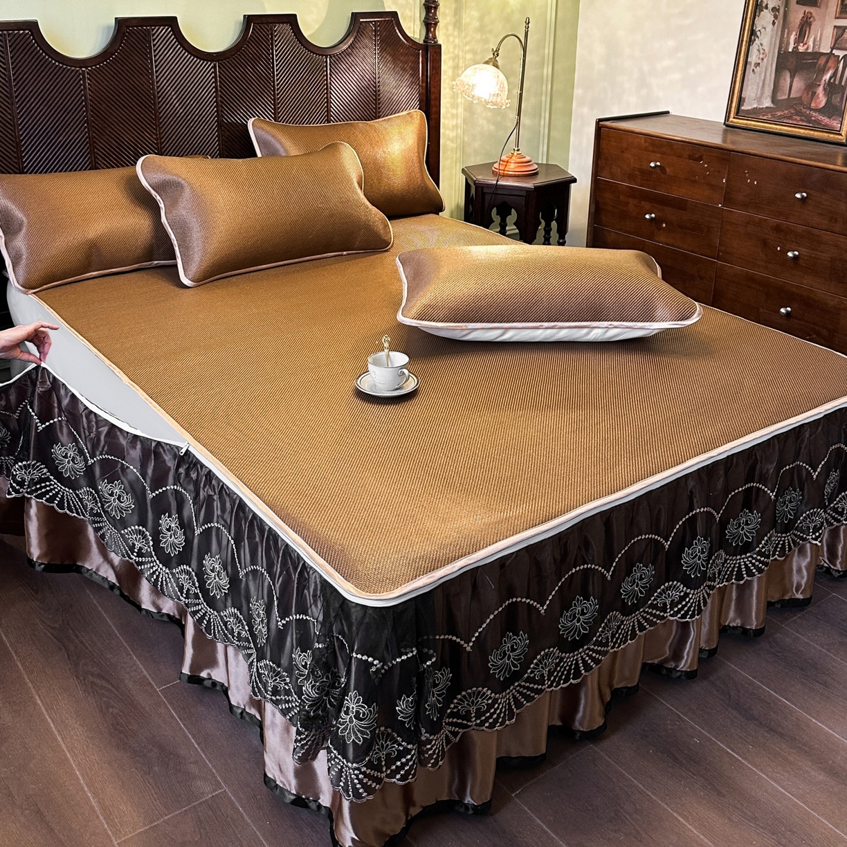 91家纺网 家纺一手货源 找家纺 网红馆（ck家纺） 2026新款可脱卸床裙款冰藤席凉席席子-雅韵 雅韵-棕色