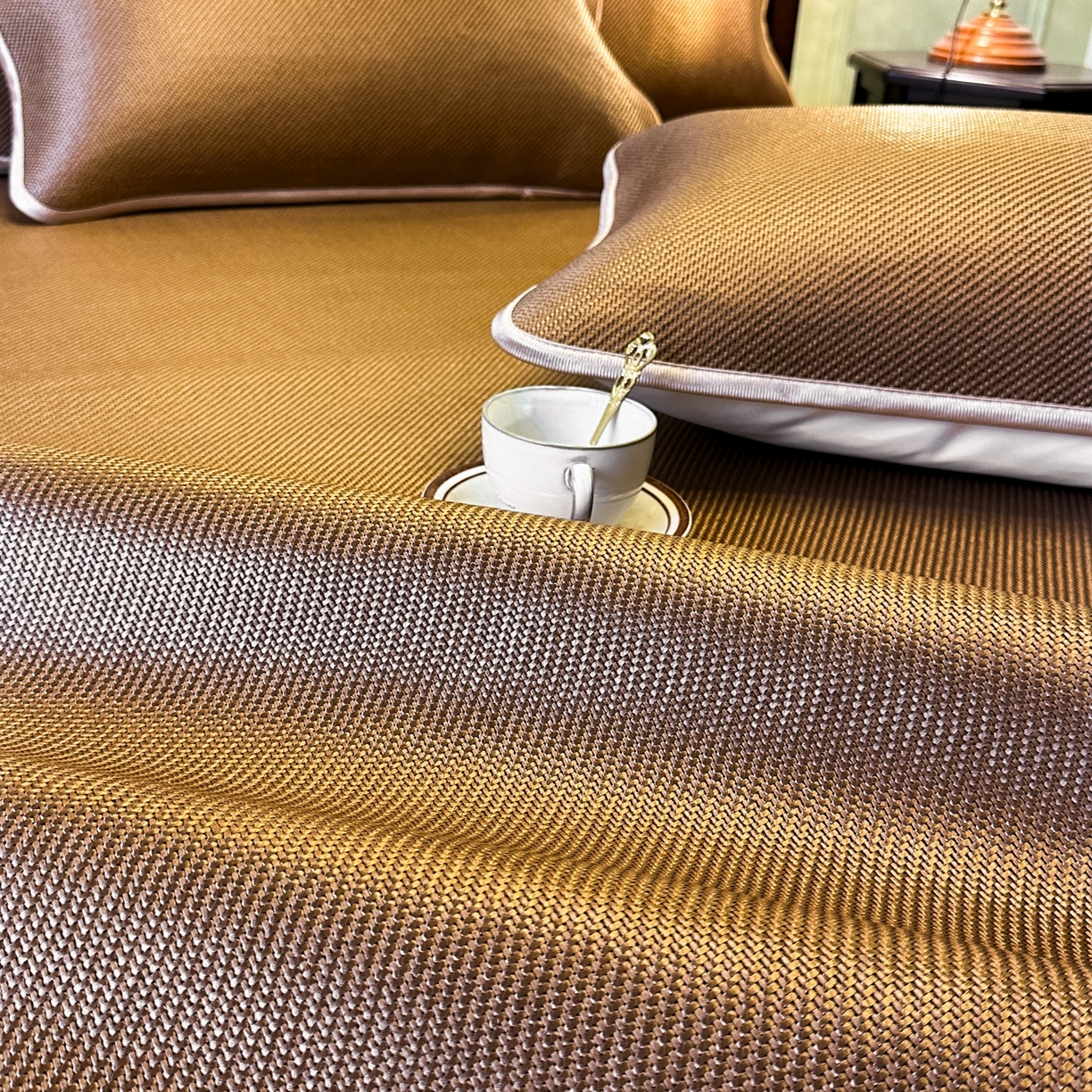 91家纺网 家纺一手货源 找家纺 网红馆（ck家纺） 2026新款可脱卸床裙款冰藤席凉席席子-雅韵 雅韵-棕色