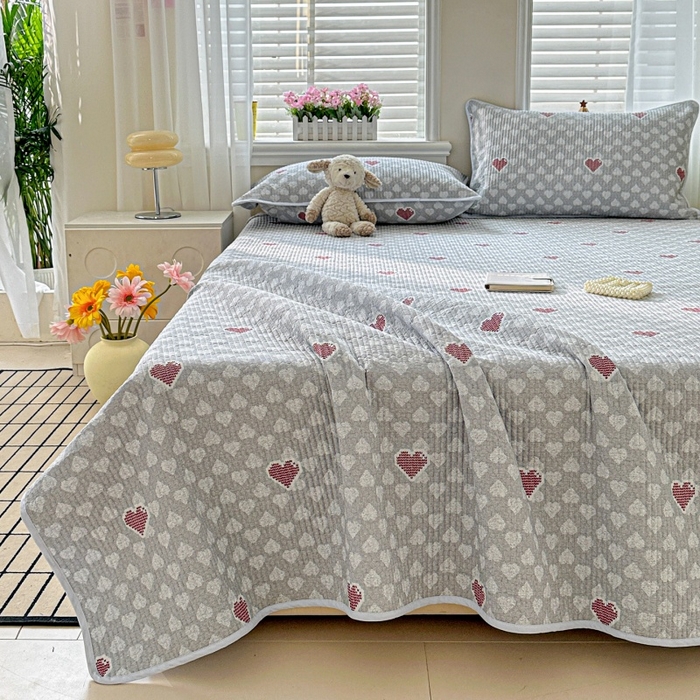 91家纺网 家纺一手货源 找家纺 文黛家居 2026新款全棉夹棉印花床盖三件套 爱心日记