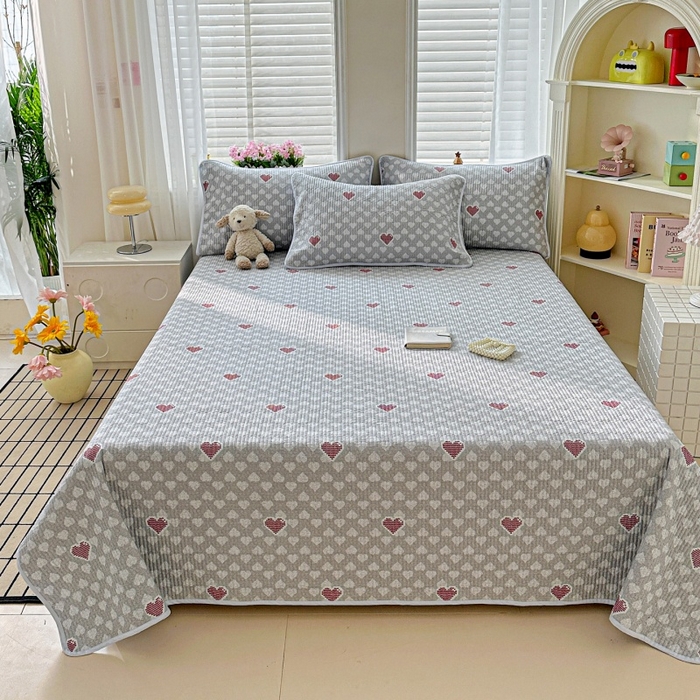 91家纺网 家纺一手货源 找家纺 文黛家居 2026新款全棉夹棉印花床盖三件套 爱心日记