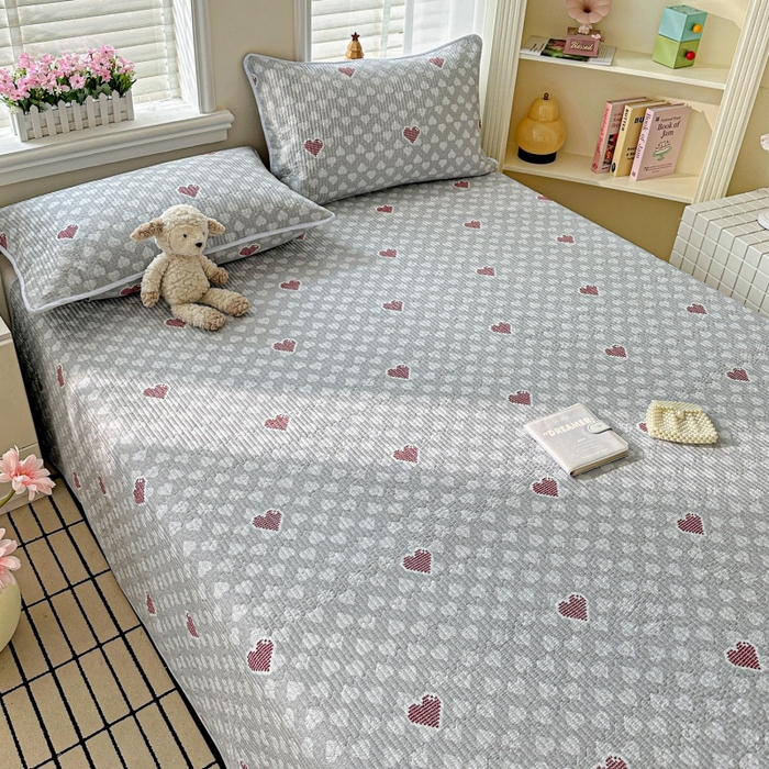 91家纺网 家纺一手货源 找家纺 文黛家居 2026新款全棉夹棉印花床盖三件套 爱心日记