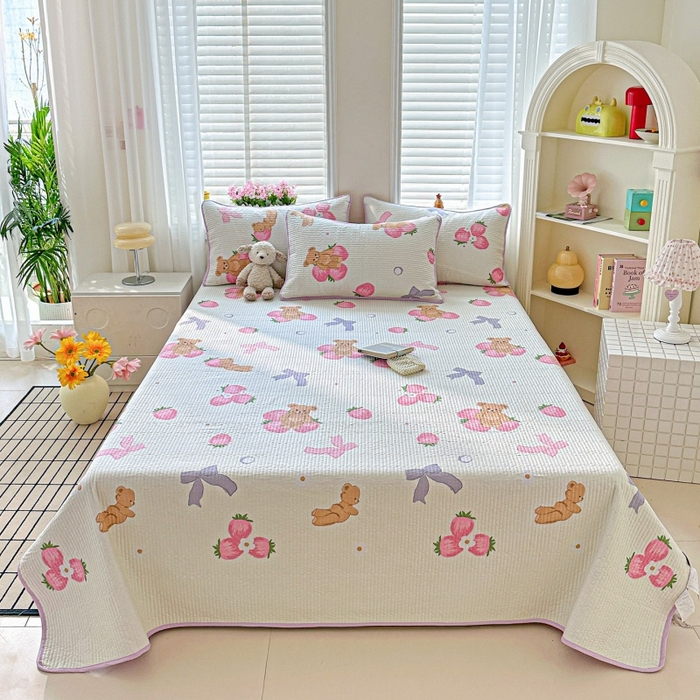 文黛家居 2026新款全棉夹棉印花床盖三件套 草莓熊-米