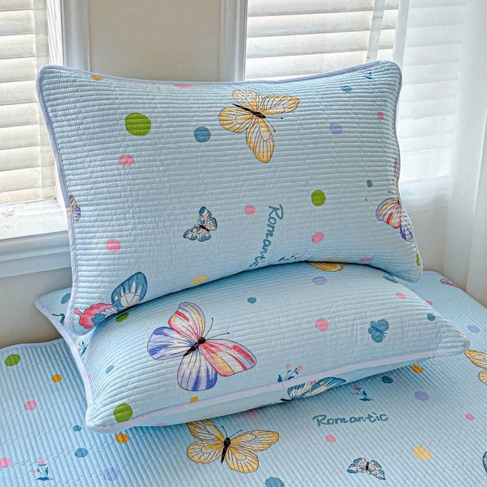 91家纺网 家纺一手货源 找家纺 文黛家居 2026新款全棉夹棉印花床盖三件套 蝶舞-蓝