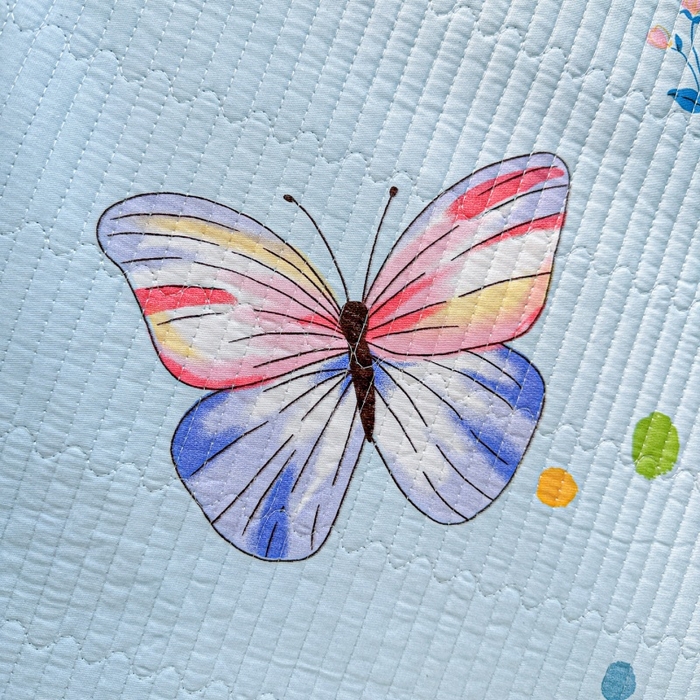 91家纺网 家纺一手货源 找家纺 文黛家居 2026新款全棉夹棉印花床盖三件套 蝶舞-蓝