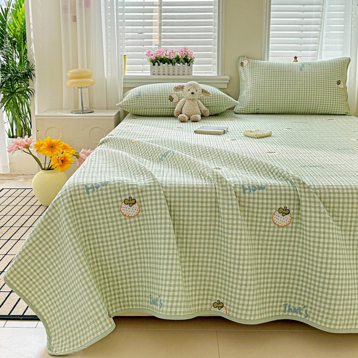 91家纺网 家纺一手货源 找家纺 文黛家居 2026新款全棉夹棉印花床盖三件套 格纹水果