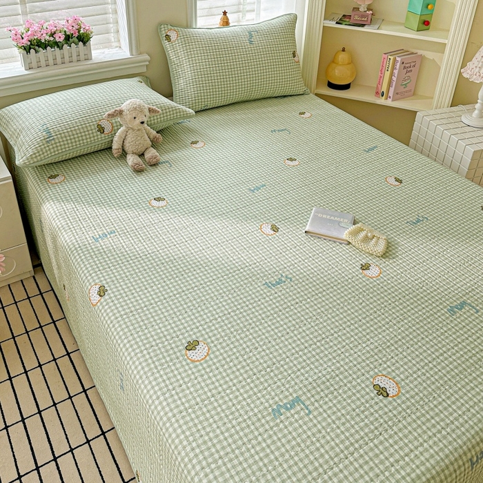 91家纺网 家纺一手货源 找家纺 文黛家居 2026新款全棉夹棉印花床盖三件套 格纹水果