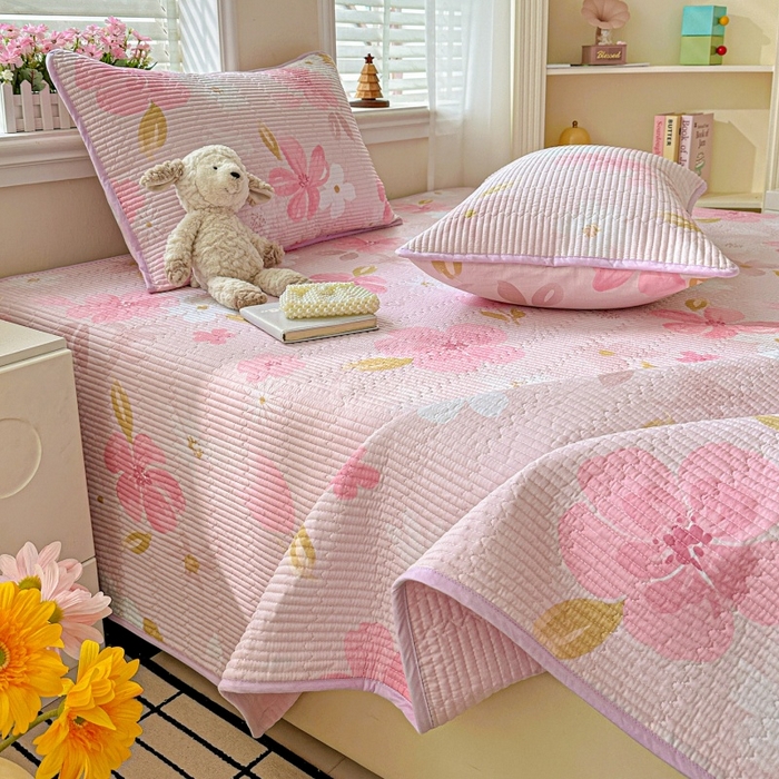 91家纺网 家纺一手货源 找家纺 文黛家居 2026新款全棉夹棉印花床盖三件套 花间舞