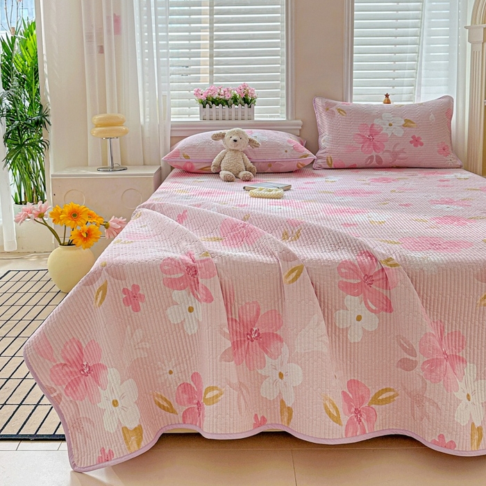 91家纺网 家纺一手货源 找家纺 文黛家居 2026新款全棉夹棉印花床盖三件套 花间舞