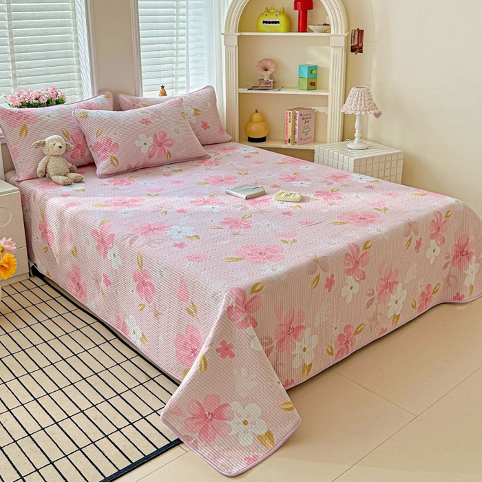 91家纺网 家纺一手货源 找家纺 文黛家居 2026新款全棉夹棉印花床盖三件套 花间舞