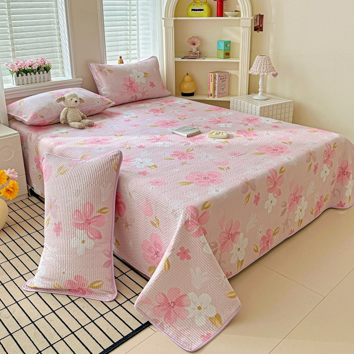 91家纺网 家纺一手货源 找家纺 文黛家居 2026新款全棉夹棉印花床盖三件套 花间舞