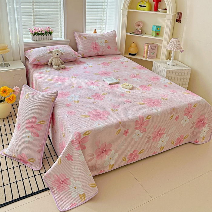 91家纺网 家纺一手货源 找家纺 文黛家居 2026新款全棉夹棉印花床盖三件套 花间舞