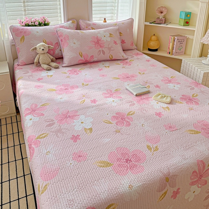 91家纺网 家纺一手货源 找家纺 文黛家居 2026新款全棉夹棉印花床盖三件套 花间舞