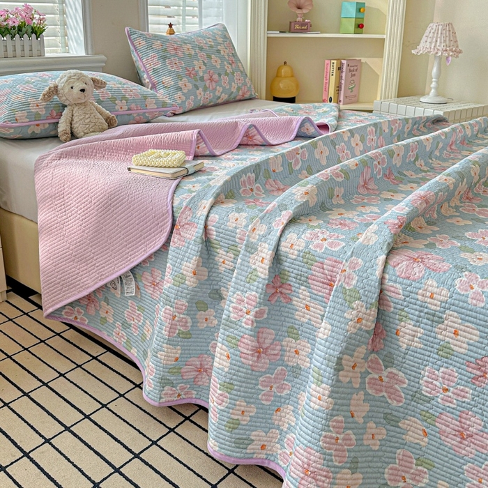 91家纺网 家纺一手货源 找家纺 文黛家居 2026新款全棉夹棉印花床盖三件套 花香四溢