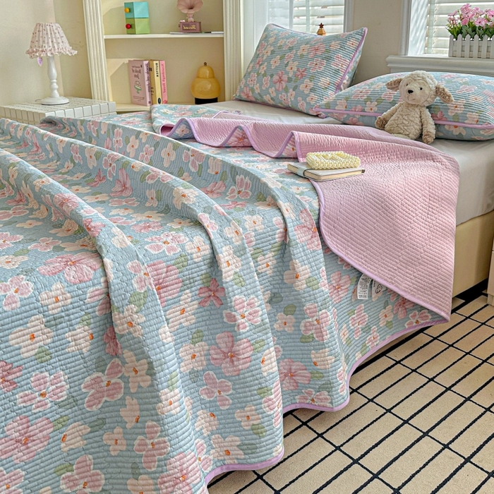 91家纺网 家纺一手货源 找家纺 文黛家居 2026新款全棉夹棉印花床盖三件套 花香四溢