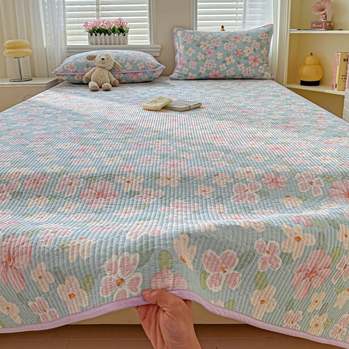 91家纺网 家纺一手货源 找家纺 文黛家居 2026新款全棉夹棉印花床盖三件套 花香四溢