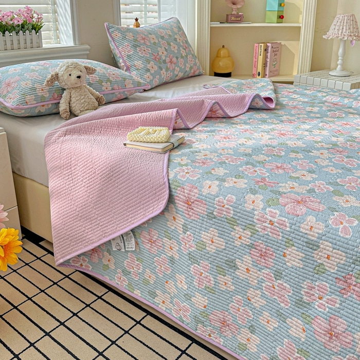 91家纺网 家纺一手货源 找家纺 文黛家居 2026新款全棉夹棉印花床盖三件套 花香四溢