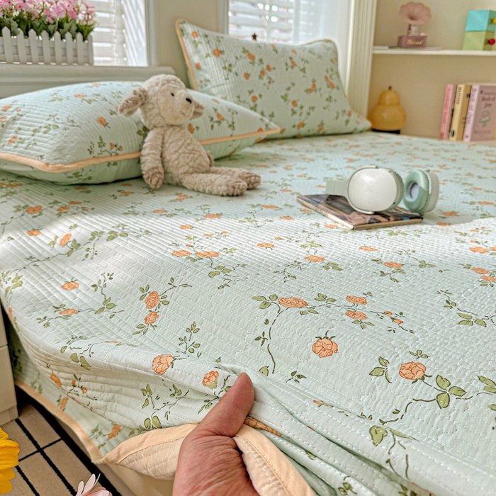 91家纺网 家纺一手货源 找家纺 文黛家居 2026新款全棉夹棉印花床盖三件套 花想容