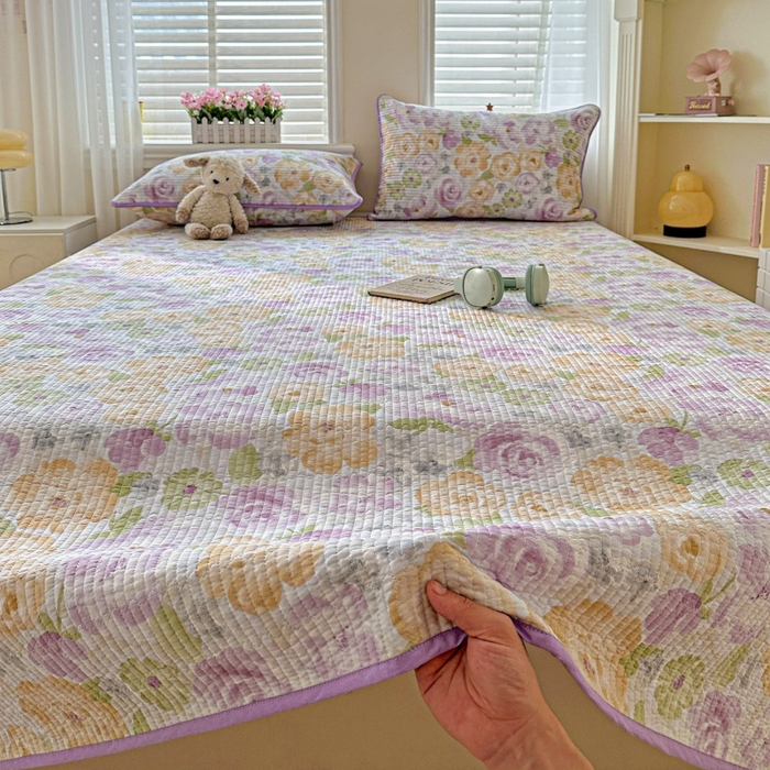 91家纺网 家纺一手货源 找家纺 文黛家居 2026新款全棉夹棉印花床盖三件套 佳人有约