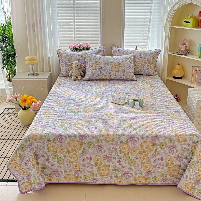 91家纺网 家纺一手货源 找家纺 文黛家居 2026新款全棉夹棉印花床盖三件套 佳人有约