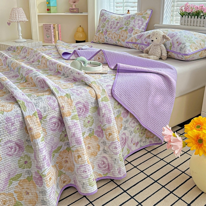 91家纺网 家纺一手货源 找家纺 文黛家居 2026新款全棉夹棉印花床盖三件套 佳人有约